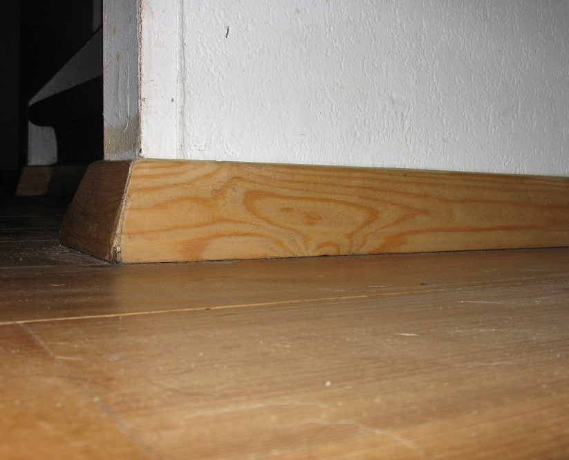 How to fill gap between baseboard and floor?
